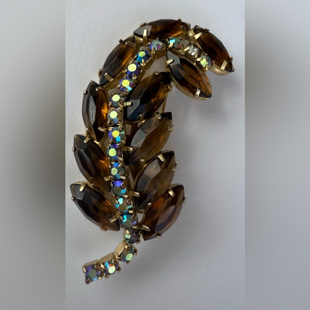 Vintage Amber Brown Glass Rhinestone Leaf Brooch 2.75” Gold Tone Statement Pin - Picture 2 of 7